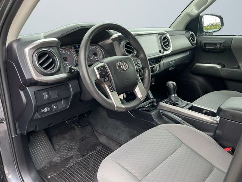 Used 2022 Toyota Tacoma SR5 w/ Technology Package AWD/4WD image 11