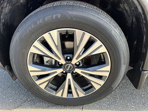 Certified 2023 Nissan Rogue SV w/ SV Premium B Package FWD image 9