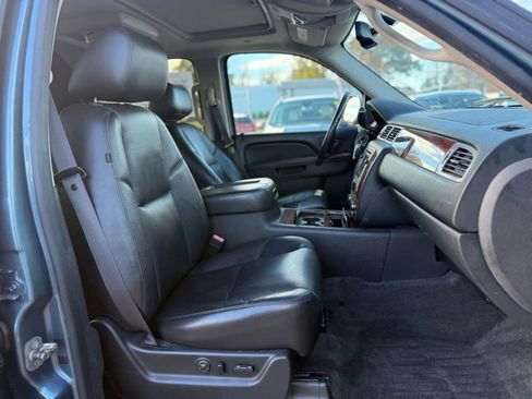 Used 2011 Chevrolet Avalanche LTZ image 14