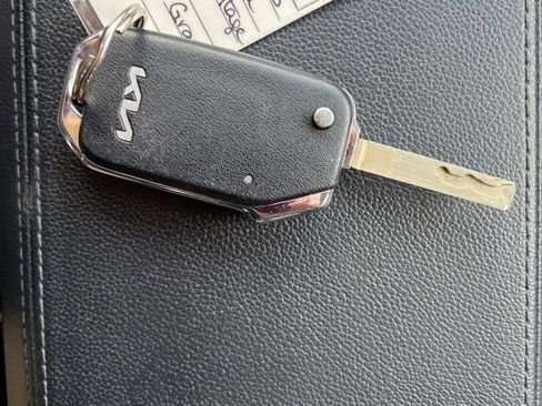 Used 2025 Kia Sportage LX image 32