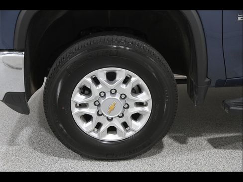 Used 2024 Chevrolet Silverado 2500 LT AWD/4WD image 20