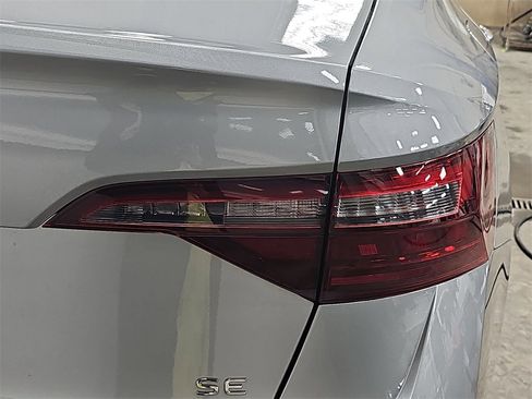 Used 2024 Volkswagen Jetta SE image 34