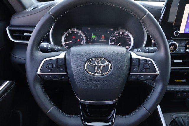 Used 2023 Toyota Highlander XSE AWD/4WD image 13