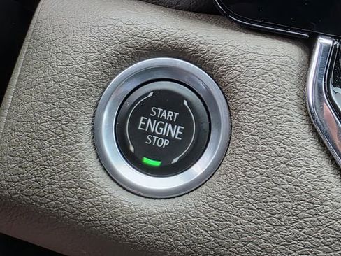 Used 2023 GMC Canyon Denali AWD/4WD image 33