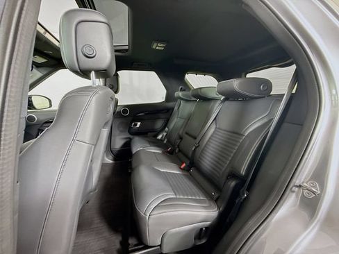 Used 2025 Land Rover Discovery S AWD/4WD image 24