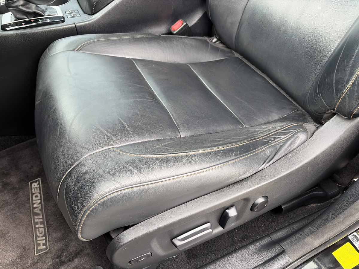 Used 2014 Toyota Highlander XLE FWD image 12