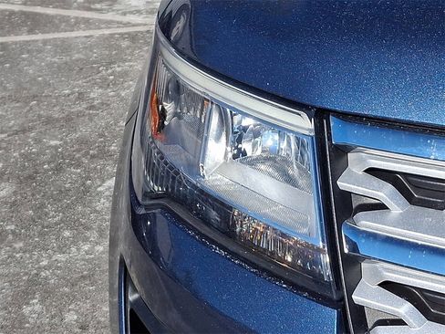 Used 2019 Ford Explorer XLT w/ Equipment Group 202A image 9