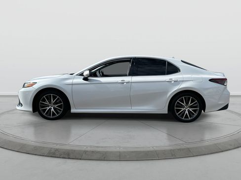 Used 2022 Toyota Camry XLE FWD image 5
