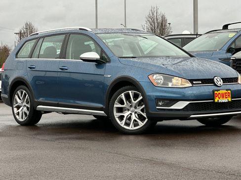 Used 2017 Volkswagen Golf Alltrack SEL image 2