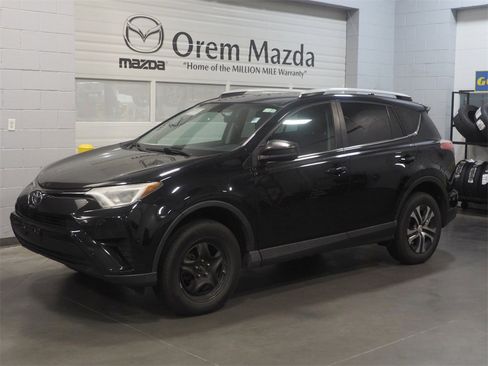 Used 2016 Toyota RAV4 LE image 1