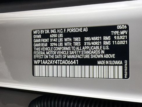 Used 2026 Porsche Cayenne AWD/4WD image 25