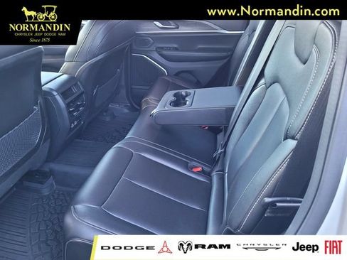 Used 2023 Jeep Grand Cherokee 30th Anniversary AWD/4WD image 16