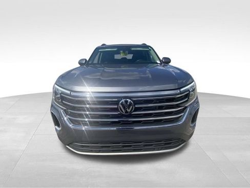 Used 2025 Volkswagen Atlas SE FWD image 14