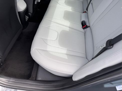 Certified 2025 Hyundai Elantra Limited FWD image 12