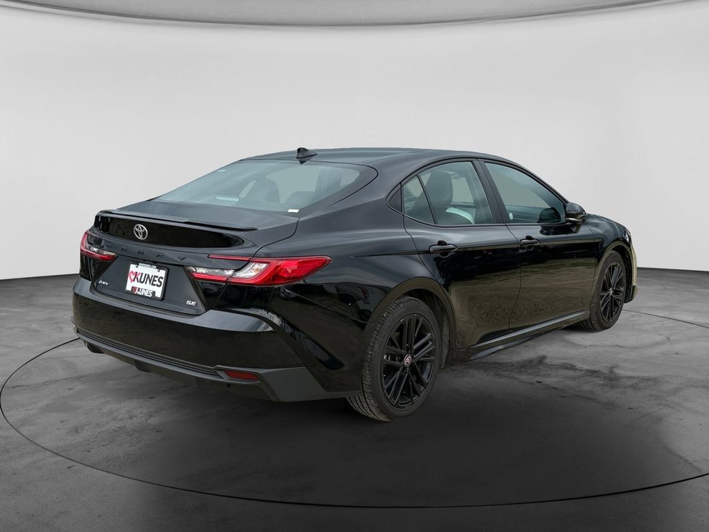 Used 2025 Toyota Camry SE FWD image 9