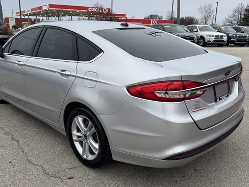 Used 2018 Ford Fusion SE w/ Fusion SE Technology Package image 6