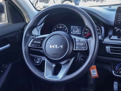 Certified 2022 Kia Seltos LX image 12