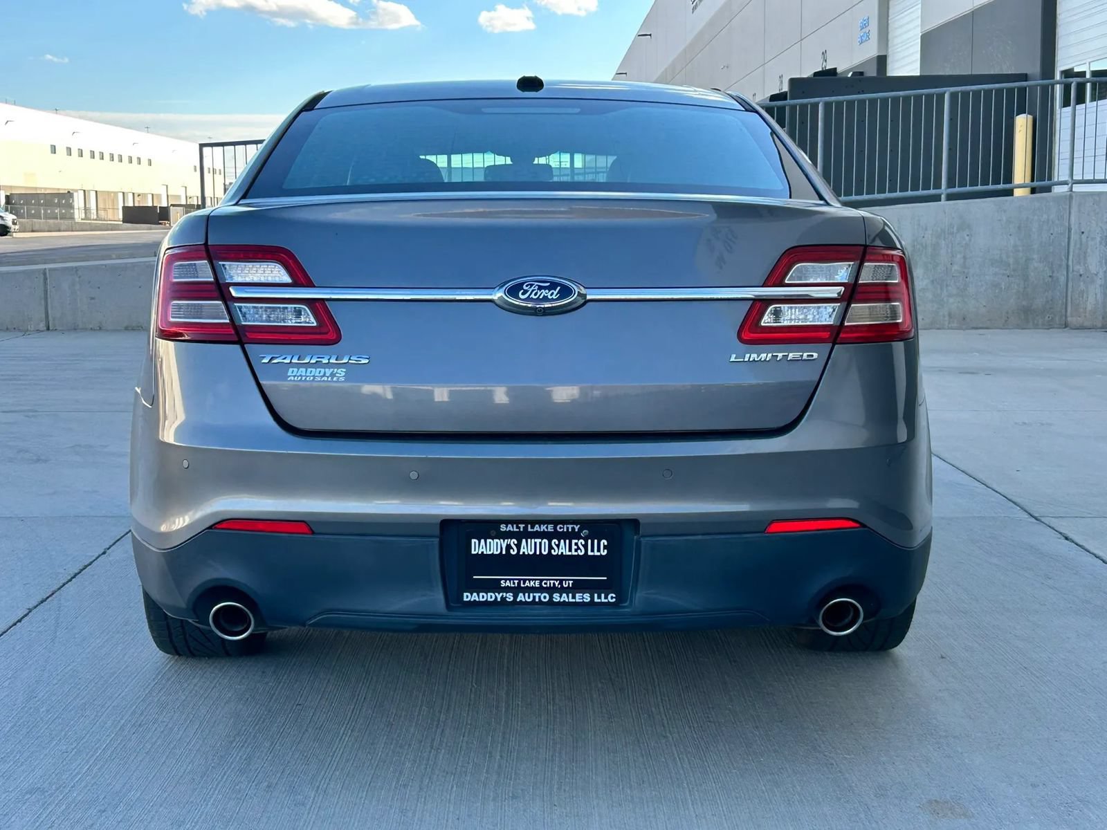 Used 2013 Ford Taurus Limited FWD image 4