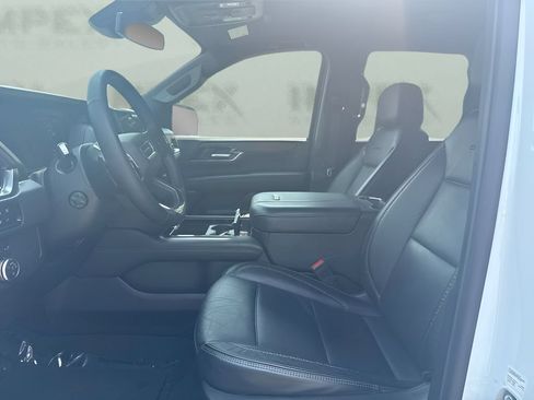 Used 2025 GMC Yukon Denali AWD/4WD image 9