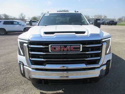 New 2026 GMC Sierra 2500 SLE w/ SLE Value Package; AWD/4WD image 11