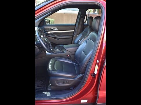 Used 2019 Ford Explorer XLT w/ Equipment Group 202A FWD image 16