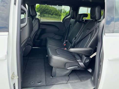 New 2027 Chrysler Pacifica Select w/ Family Tech Group FWD image 22