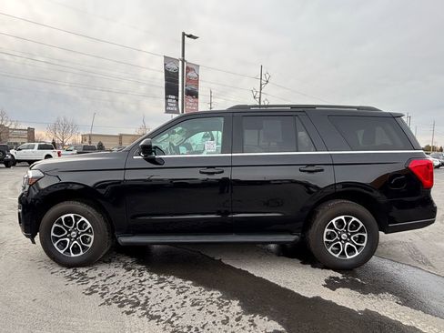 Used 2023 Ford Expedition XLT AWD/4WD image 5