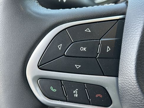 Used 2024 Chrysler Pacifica Touring-L image 24