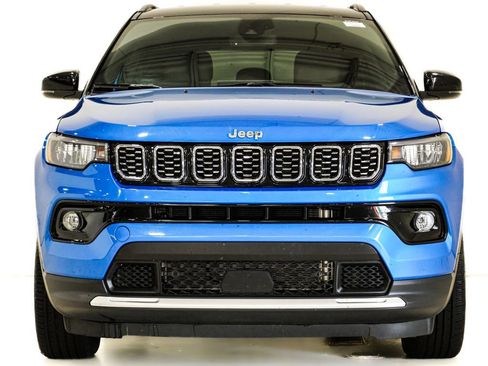 Used 2025 Jeep Compass Limited AWD/4WD image 2