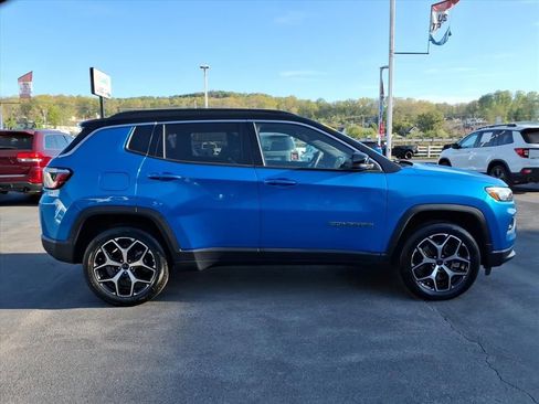 Used 2025 Jeep Compass Limited AWD/4WD image 3