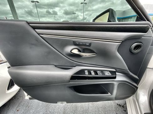 Used 2022 Lexus ES 350 w/ Premium Package image 22