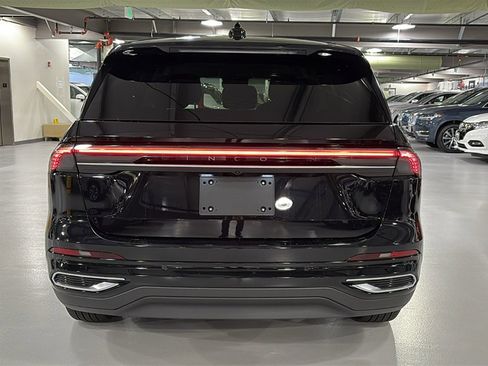 Used 2025 Lincoln Nautilus Premier w/ Equipment Group 102A image 3