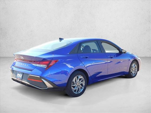 Used 2024 Hyundai Elantra SEL FWD image 8