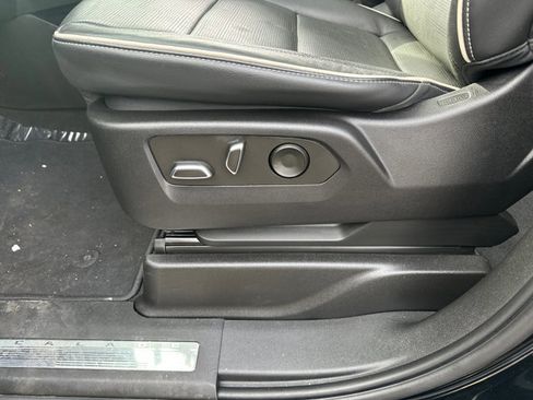 Used 2023 Cadillac Escalade ESV Premium Luxury image 28