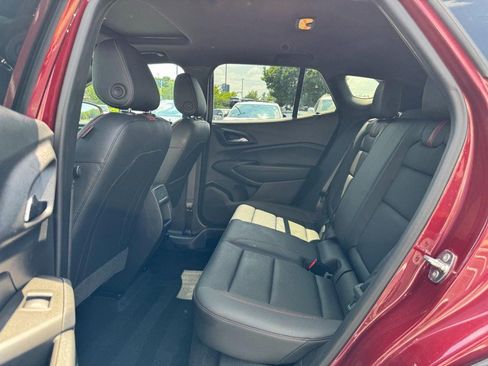 Used 2024 Chevrolet Trax RS w/ Sunroof Package FWD image 10