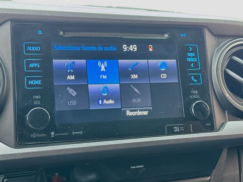 Used 2018 Toyota Tacoma TRD Sport image 11