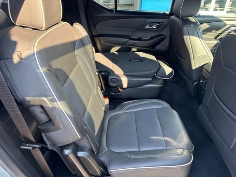 Used 2023 Chevrolet Traverse Premier FWD image 14