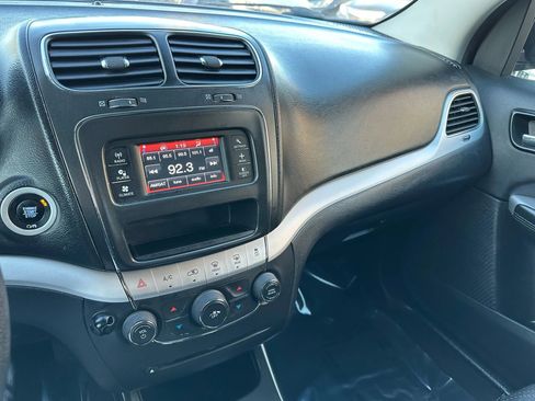 Used 2017 Dodge Journey SXT w/ Comfort/Convenience Group image 23