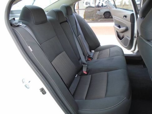Used 2024 Nissan Altima 2.5 SV FWD image 11