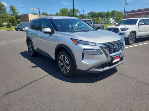 Used 2021 Nissan Rogue SV AWD/4WD image 3
