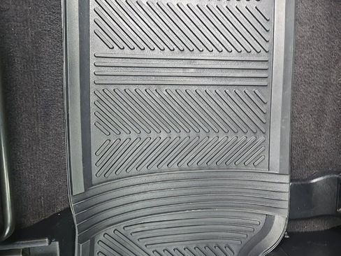 Used 2012 Toyota Highlander SE w/ Tow Pkg image 36