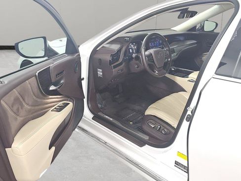 Used 2018 Lexus LS 500 AWD w/ Luxury Package image 24