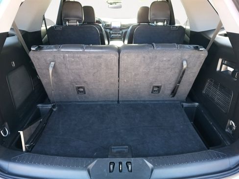 Used 2023 Ford Explorer Limited image 12