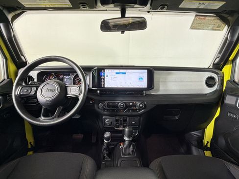 Used 2024 Jeep Gladiator Sport image 14