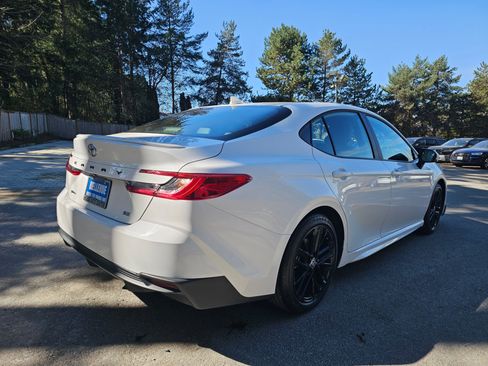 Used 2025 Toyota Camry SE image 7