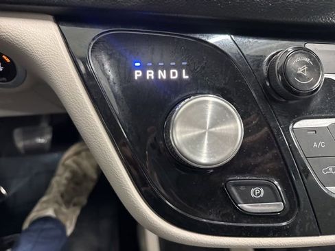 Used 2017 Chrysler Pacifica LX image 40