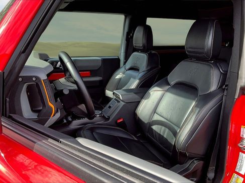 Used 2023 Ford Bronco Badlands image 13