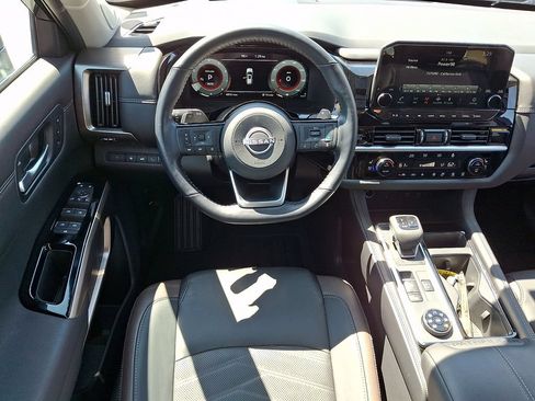 Used 2025 Nissan Pathfinder Platinum w/ Cargo Package AWD/4WD image 11