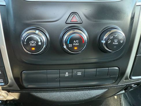 Used 2019 RAM 1500 Classic SLT image 35