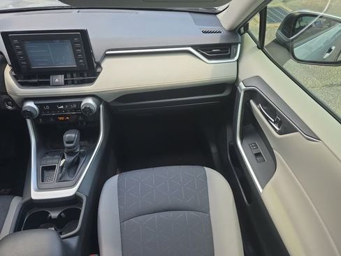 Used 2019 Toyota RAV4 XLE FWD image 15